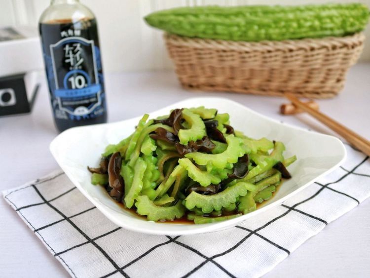 苦瓜此做法,清新可口还不苦,爽口还解腻,孩子都说好吃