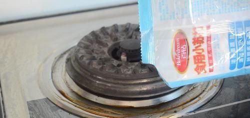 煤气灶台|厨房灶台怎么洗干净?教你不用一滴水,轻松去除灶台油污,真管用