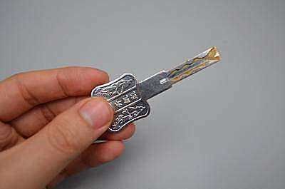 缝隙处|家里的旧钥匙一把也别扔，放在家里有大用处，用途花钱都买不到