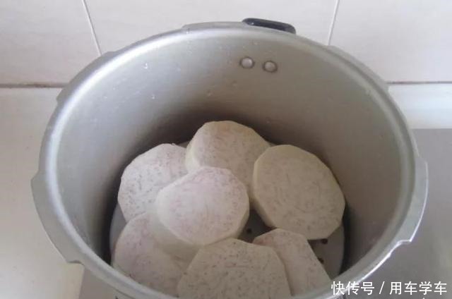 深秋芋头正当时,教你做蔓越莓芋泥杏仁球,颜值高口感好