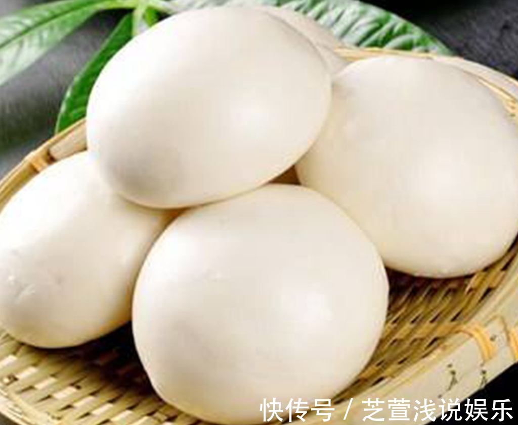 馒头|用开水烫面做馒头，是老一辈蒸馒头的方法，不发面，个个暄软回甘