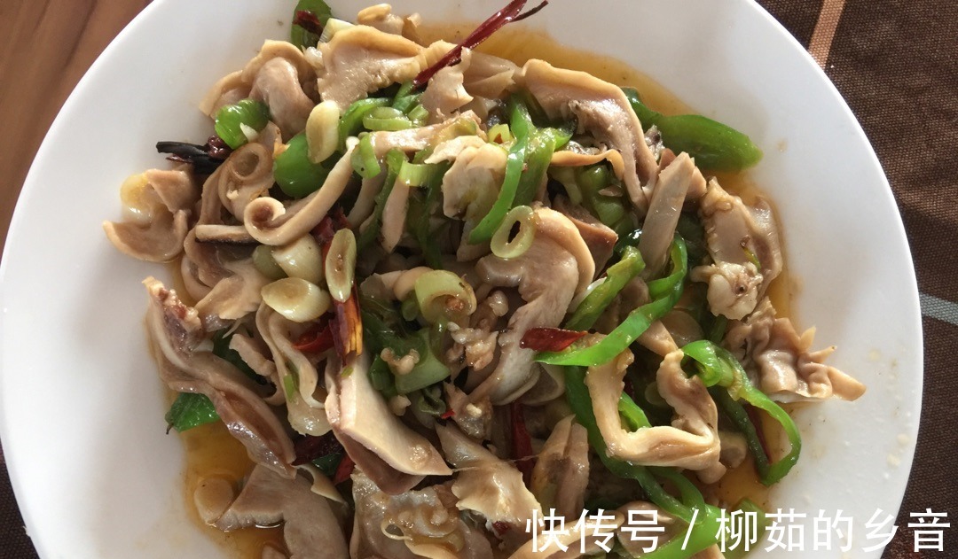 沥干|教你营养好吃的酸菜炒猪肚条,美味解馋很过瘾,孩子们都抢着吃!