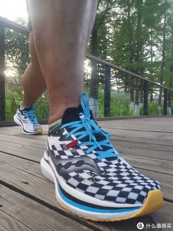 三兄弟|享受“风驰电掣”的感觉——Saucony Endorphin Pro 啡鹏2 碳板跑鞋测评