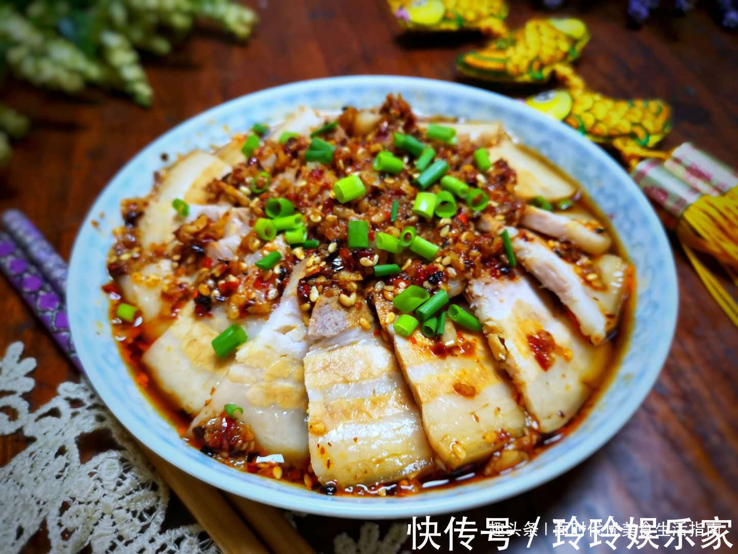 蒜泥白肉家常做法，清爽不油腻，简单几个步骤，比饭店的还好吃