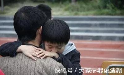 受伤|男孩跟着妈妈去买奶茶被烧伤,却不敢说,背后原因让父母后悔莫及