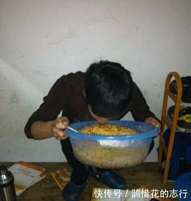 |幽默笑话：陪同事去相亲，相亲的女生看起来是……