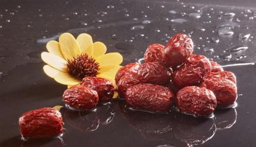 搭配红枣|枸杞和红枣一起泡水,坚持一段时间后,身体可能会发生神奇的变化