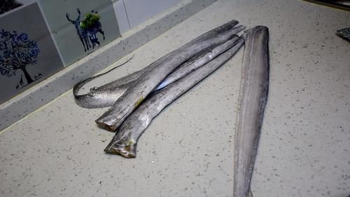  过年炸带鱼，记住“3放2不放”，带鱼鲜香无腥味，金黄酥脆