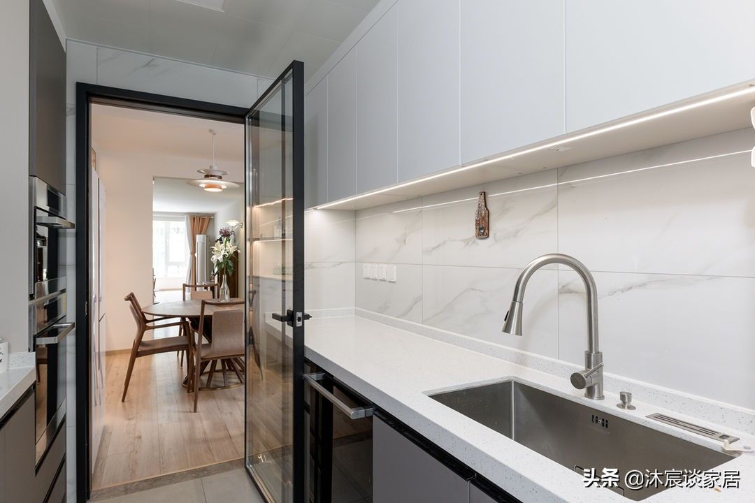 实用|她家不做吊顶也不做背景，不断给空间“减负”，真是越简单越好看