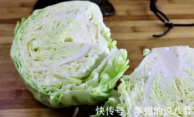 包菜|炒包菜不要焯水，学会大厨的做法，包菜脆嫩味道好，比吃肉都香