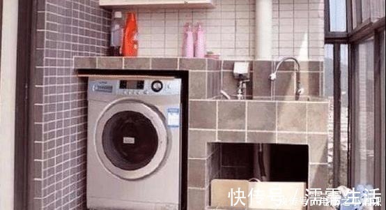 地台|头一次见阳台这样装修放洗衣机,太聪明了,排水快又隔潮