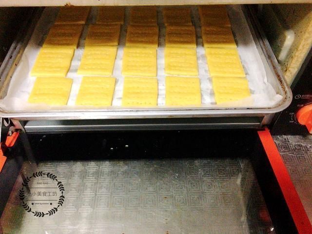 玉米面别再煮粥了,这么做比锅巴脆,比蛋糕香,减肥期吃正合适