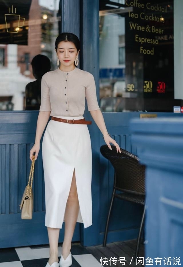 女人|女人40岁以后少穿卫衣，初秋学三木穿针织衫，时髦优雅还显气质