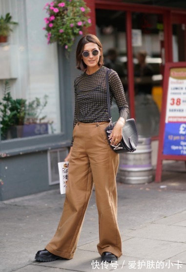 高度|阔腿裤不香了!今秋“奶奶裤”火了,搭配外套潮爆了!美出新高度