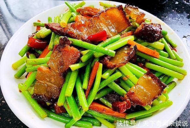 炒蒜苔前用焯水吗难怪蒜苔又硬又不入味,这样做,美味又健康