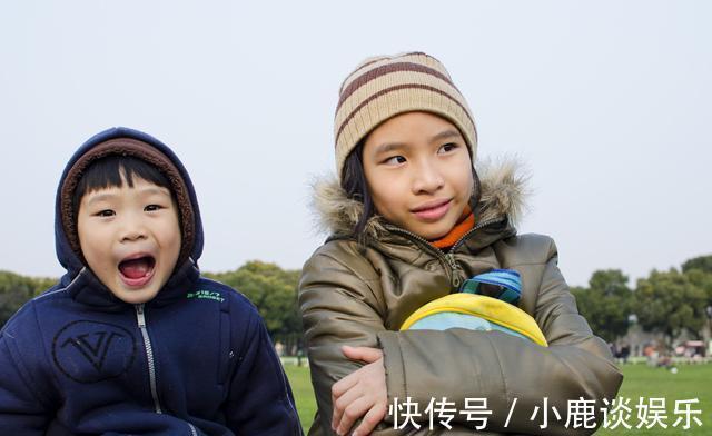 大娃|“天使姐姐”火了,怕弟弟冻着就踹怀里,网友:日后见面照样打