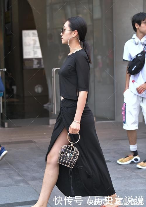 连衣裙","m":"dbfc269d932d8112f06e2cb6c82fdc4be4f2f0f","nlabel":"stat_3208889651:zm.news.so.com:5b+r5LmQ5bCP5Yia5a2Q,pageType_zmt,glevel_3","ntag":"tfashion;sfashion_时尚;kfashion_1:造型;kfashion_1:搭配;kfashion_1:连衣裙;