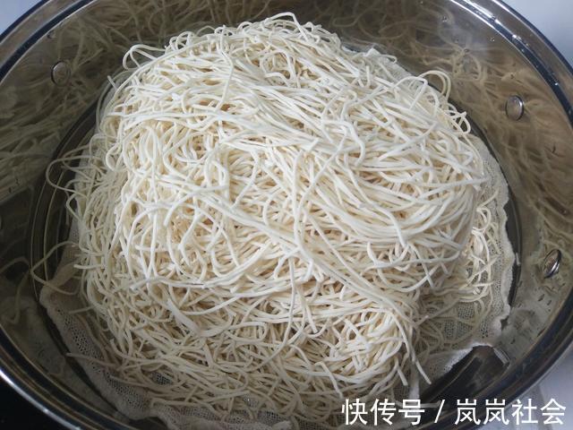 豇豆角|这才是豆角面条的正宗做法,不煮不炒,有肉有菜,比焖面好吃多了