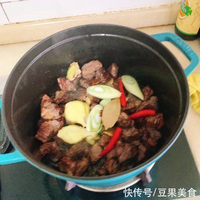 零失败胡萝卜土豆炖牛肉，大厨原来这么好当