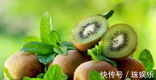 阳台别只种花草,试试种盆栽果树,养护简单易结果,想吃随手摘