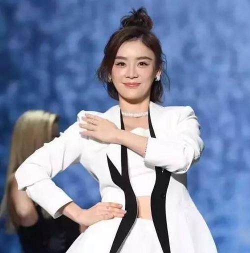 短发怎么扎丸子头？学会下面几款，再也不犯愁了