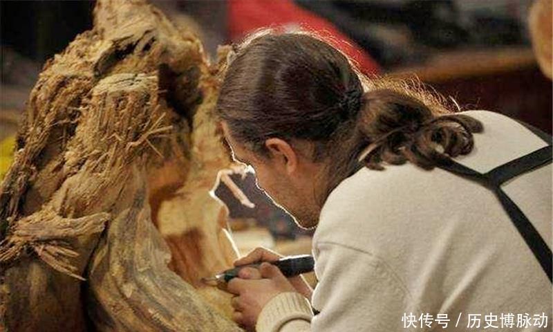 废弃工厂|小伙造出15米根雕雄狮,富商出价300万被拒,如今却“烂”在手