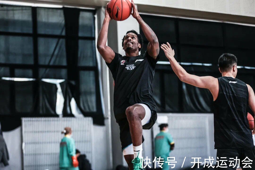 加盟|CBA最强三外援诞生!布朗加盟北京首钢,林书豪位置很尴尬