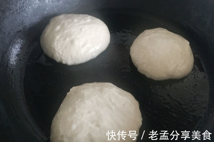 晚上用筷子搅一搅和好面,早上十多分钟暄腾腾的早餐鸡蛋饼上桌