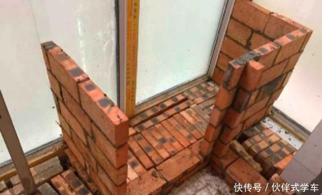 儿媳|老瓦工非用“土砖”做整体厨房,儿媳一脸嫌弃!完工后才知高档货!