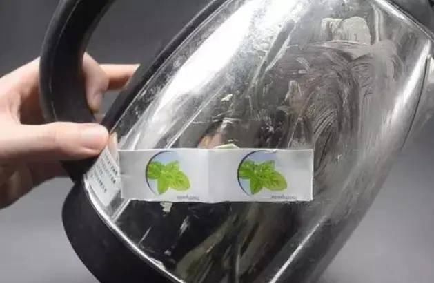 放在|用完的牙膏管不要扔,放在厨房一年能省不少钱,看完涨见识了