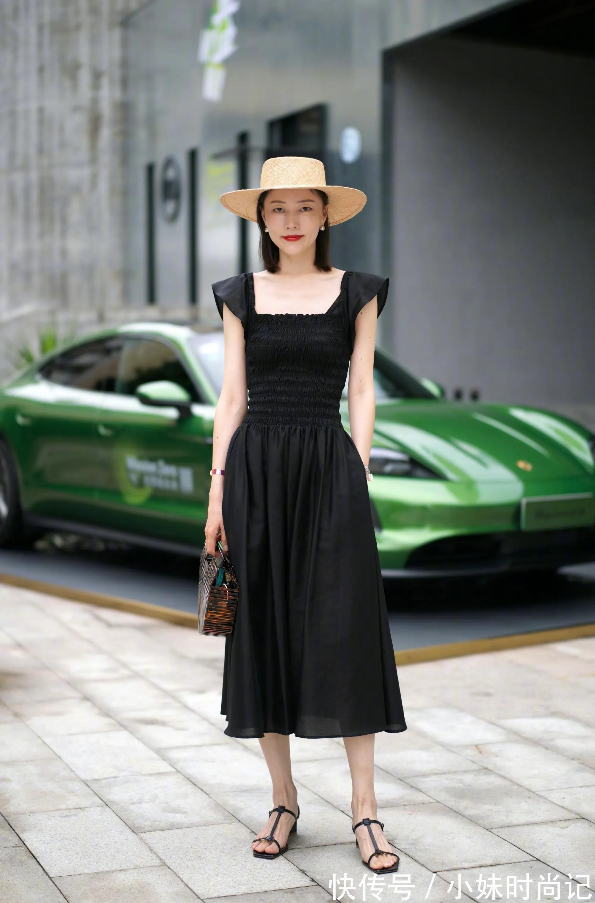 范儿|6套黑色方领连衣裙 打造复古优雅女神范儿