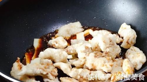 五花肉裹上淀粉糊，加一碗料汁炒，太下饭了，外皮想要更脆有窍门