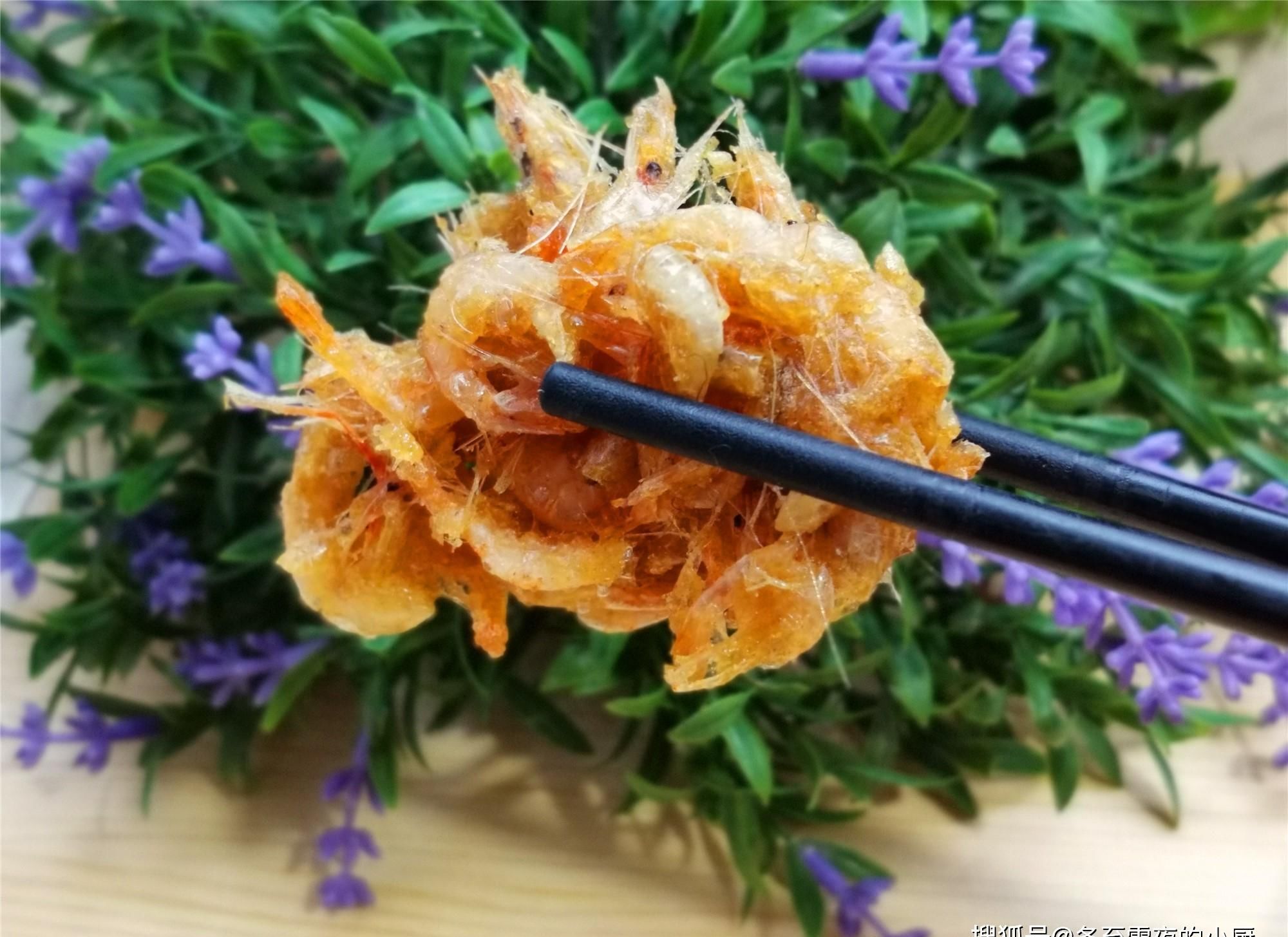 小河虾煮着吃、炒着吃太小，这样做最香，老公特别喜欢吃的下酒菜