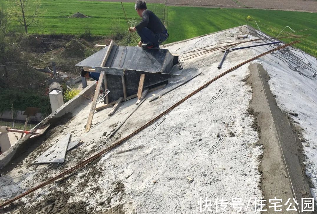 露台|河南农村10万买地，3层洋楼65万盖好，旋转楼梯配露台简直完美