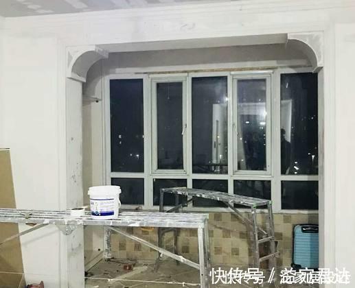 物业|楼上装修，直接把飘窗砸了包进客厅，物业看了不罚款却夸真好看！