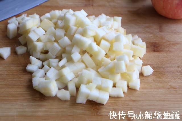 极简版苹果派教程，面粉包苹果烤一烤，香软又易消化