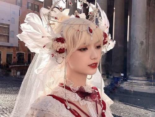 明明是破产三巨头之一，相比于JK和汉服，为什么洛丽塔受众低很多