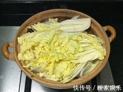 此菜省钱又好吃，端上桌就吃光，亲民美食一锅烩，老人孩子该多吃
