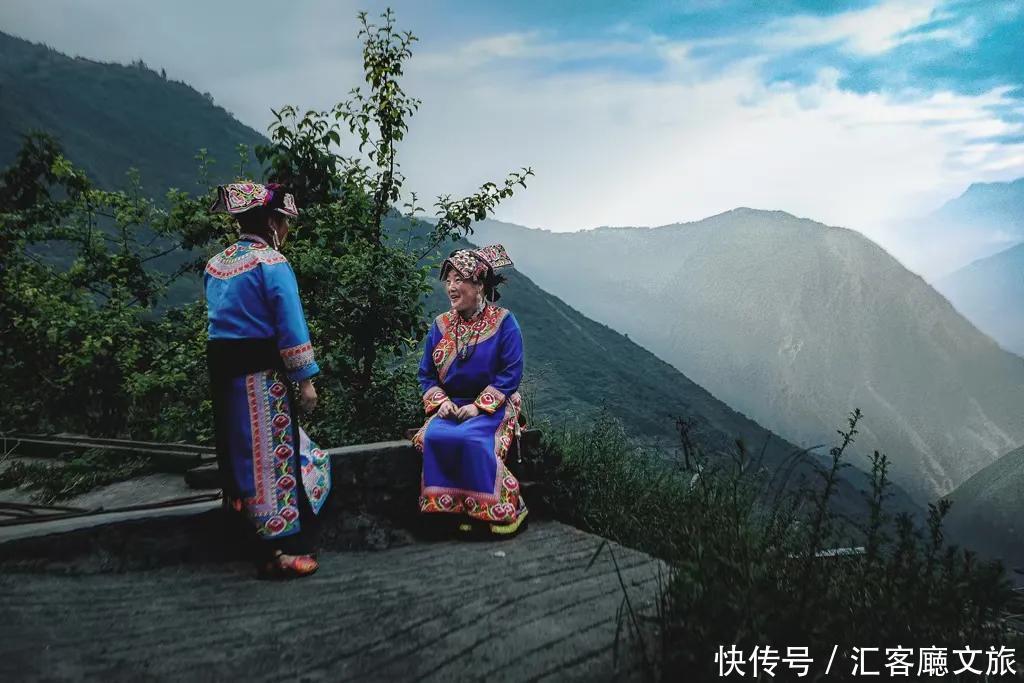 莎朗|2021端午,四川茂县民众载歌载舞欢度羌族“瓦尔俄足”节