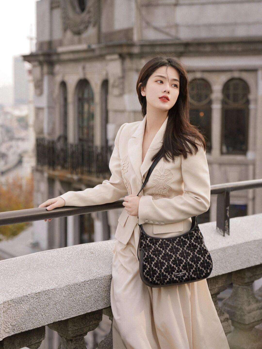 黄黑皮|冬天职场通勤怎么穿?看看这些干练利落的“西装”搭配,时髦精致