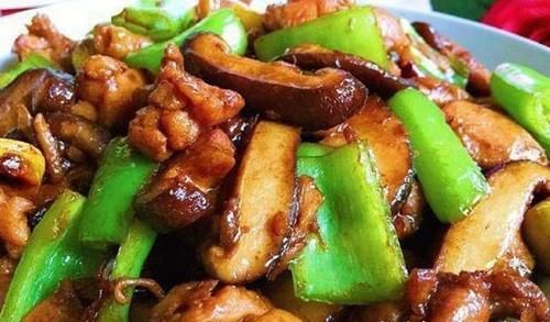 美食优选：家常小炒鸡块，红烧辣子鸡，香菇板栗鸡块，滑蛋牛肉的做法