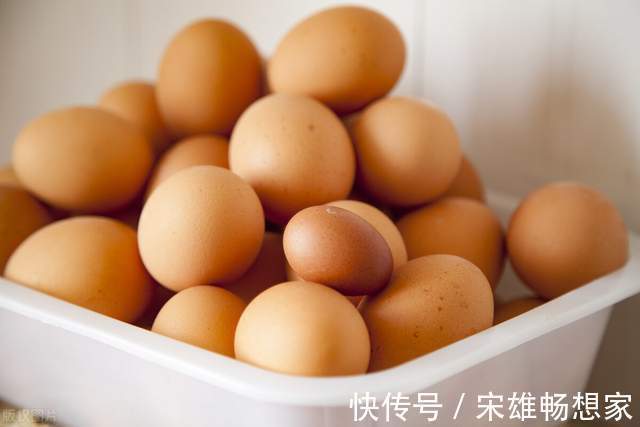 鸡蛋保存放冰箱是不对的，小贩教我土方法，放上半年照样新鲜不坏