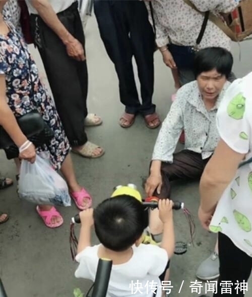 大妈|3岁儿子骑儿童车撞倒老太太,妈妈上前搀扶,老太说句话妈妈傻了