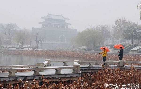 初冬|34秒丨初冬瑞雪降临无棣古城 白雪、青砖、红瓦恍如仙境