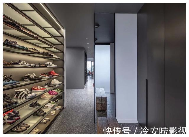 灰衣柜|250㎡,一家五口的梦幻游乐园,极简与色彩的完美碰撞!