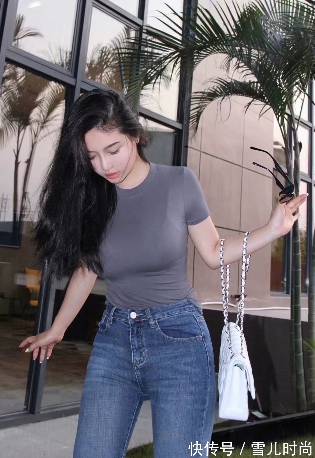 紧身牛仔裤 小姐姐牛仔裤穿搭,彰显出浓浓的青春气息,让你更加与众不同