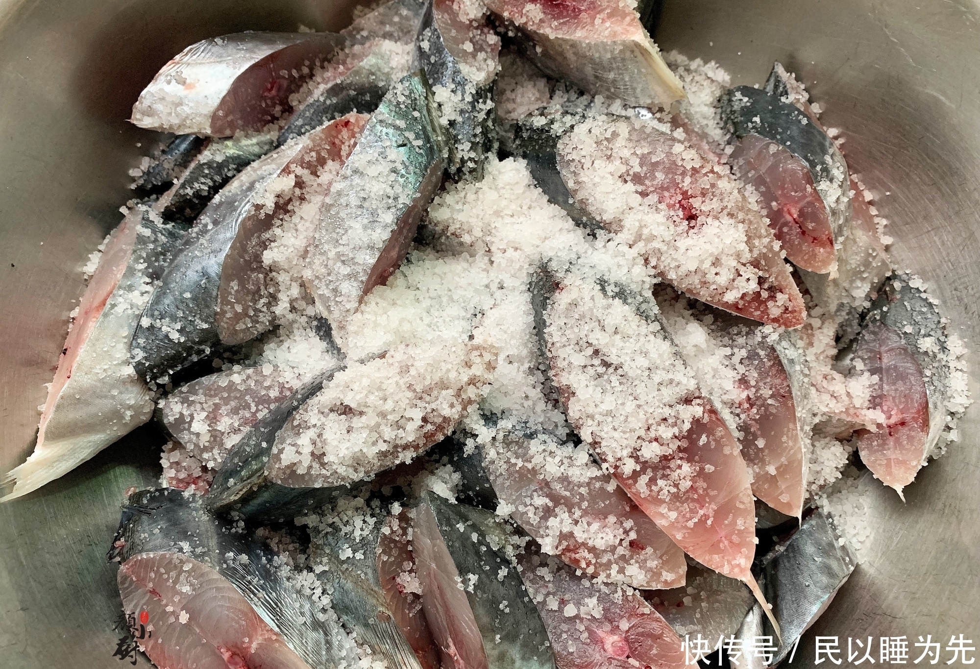 冬天|秋天遇到这肉我从不手软,一次买10斤,晒干囤起来,冬天吃最香