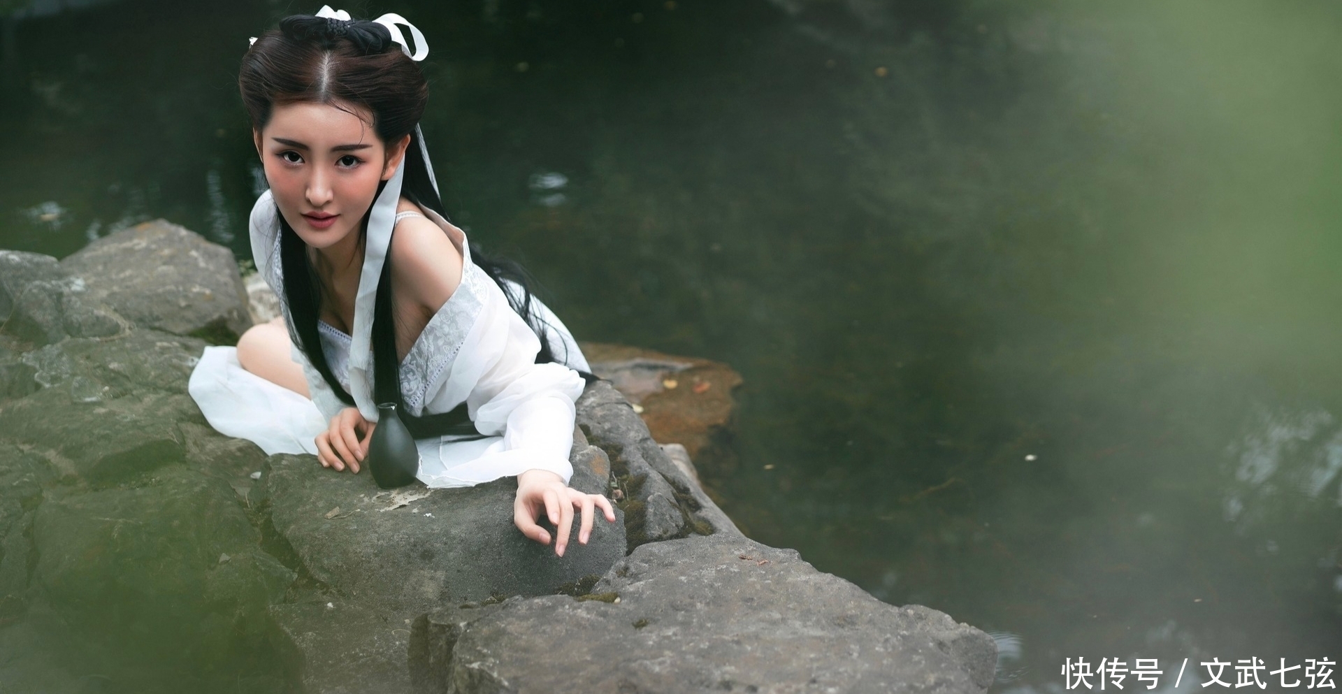 云消|原创对联·十四副丨愁情难理三千丈,断齿闲梳一两根