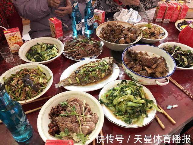 财神|大年初二回娘家拜年，十道菜多年未变，夫人说贵客来了才能吃上