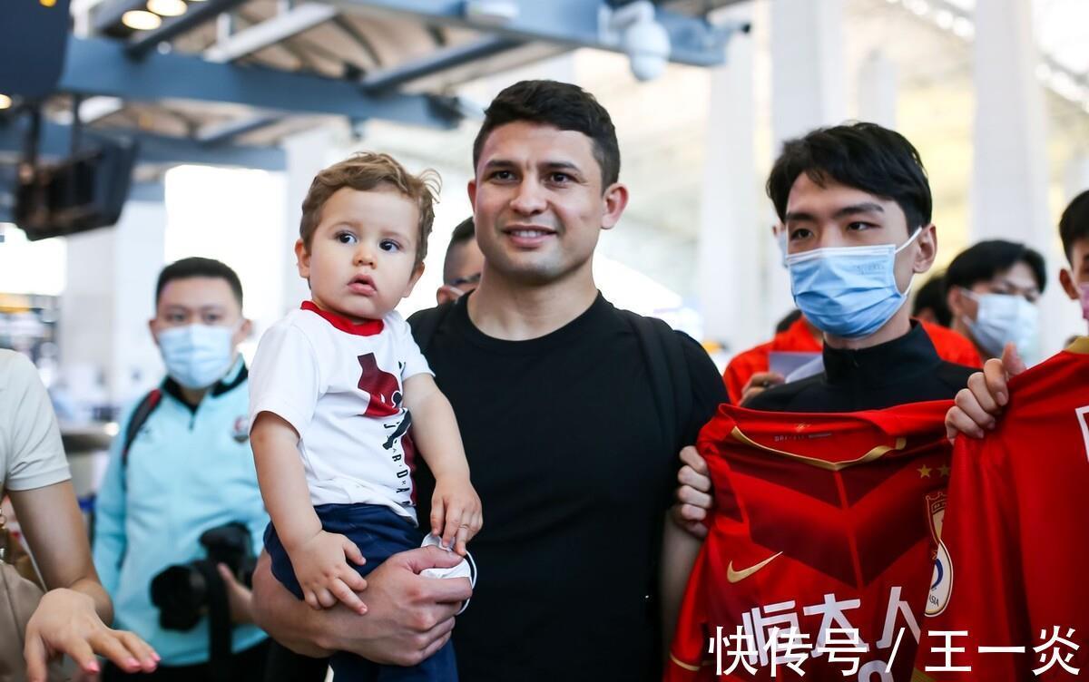 艾克森|反转!名记“打脸”马德兴,艾克森真正无法入选国足原因曝光